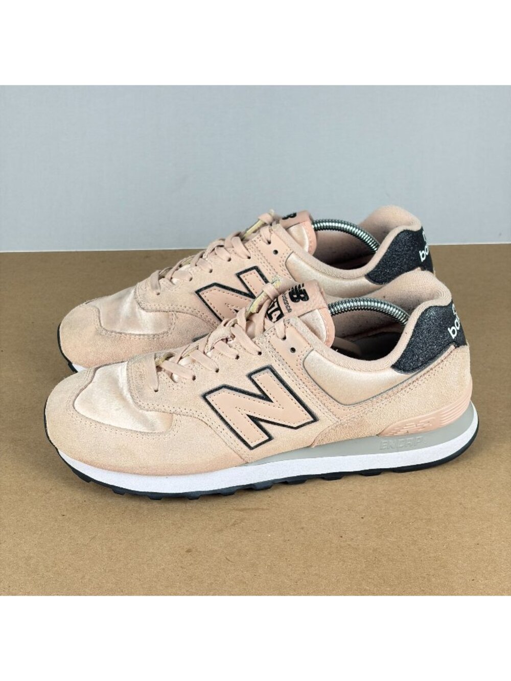 New Balance 574 Casual Lifestyle Sneakers Womens 8.5 Pale Pink Low Top Athletic
